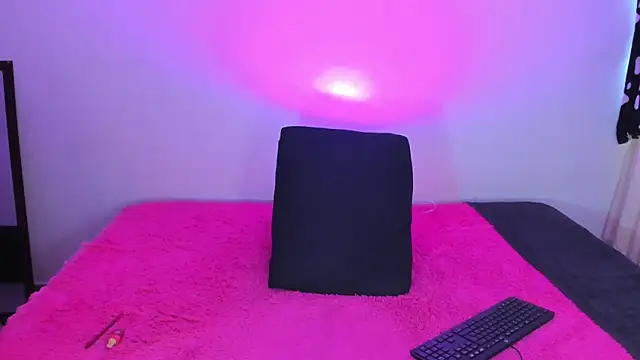 NatyVelt online show from April 9, 2026, 4:23 pm