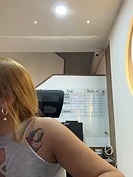 Lia Sterling online show from April 23, 2026, 1:29 am