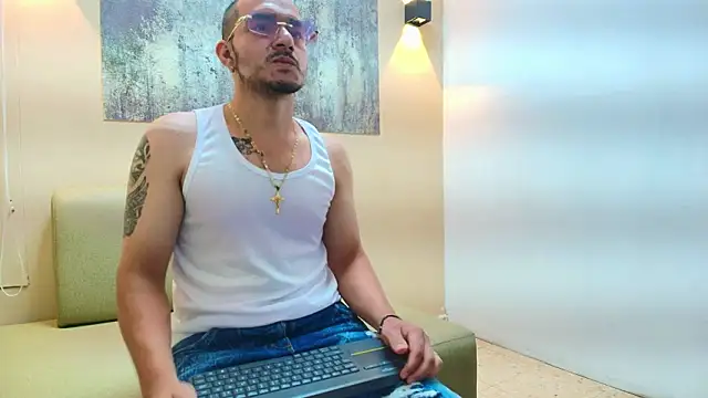 LUCA KINGG online show from March 11, 2026, 7:42 pm