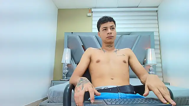 HENRY GREEN2 online show from April 10, 2026, 7:29 pm