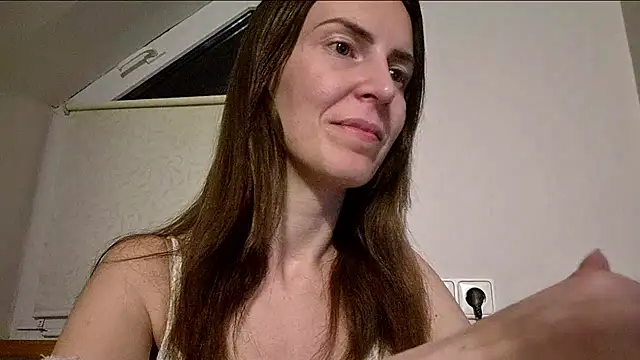 Snapshot of AnnaTight chatting on May 4, 2026, 7:54 pm AnnaTight online show from May 4, 2026, 7:54 pm