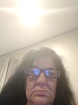 DearestOregano9999 online show from April 6, 2026, 7:42 am