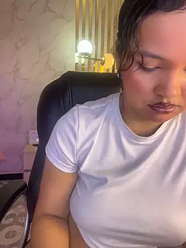 Snapshot of Catalinaa01 chatting on May 20, 2026, 3:24 am Catalinaa01 online show from May 20, 2026, 3:24 am