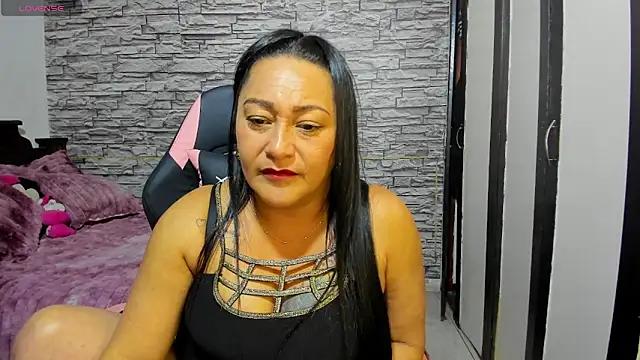 Milf Julianna online show from May 13, 2026, 11:22 pm