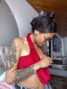 Cloe pink1 online show from March 25, 2026, 1:50 pm