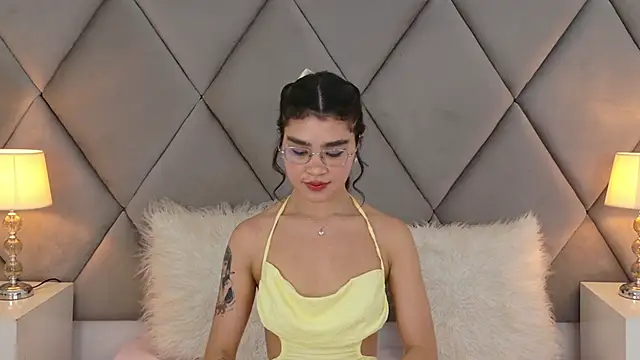 Snapshot of OliviaDiaz chatting on May 12, 2026, 8:17 pm OliviaDiaz online show from May 12, 2026, 8:17 pm