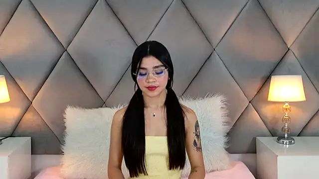 Snapshot of OliviaDiaz chatting on July 13, 2026, 8:11 pm OliviaDiaz online show from July 13, 2026, 8:11 pm