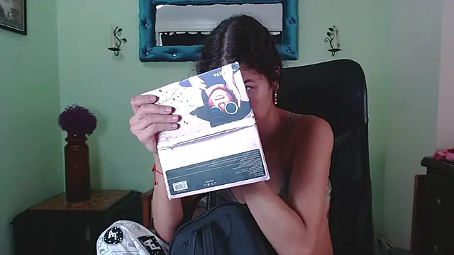 Snapshot of ChalonVera chatting on June 1, 2026, 7:37 pm ChalonVera online show from June 1, 2026, 7:37 pm