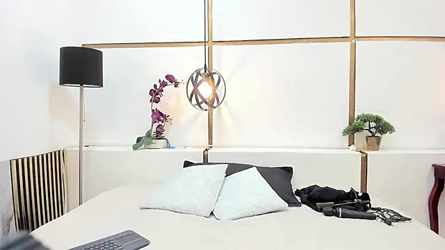 BrendaCantorel online show from March 31, 2026, 11:54 am