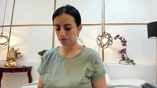 BrendaCantorel online show from April 17, 2026, 11:46 am