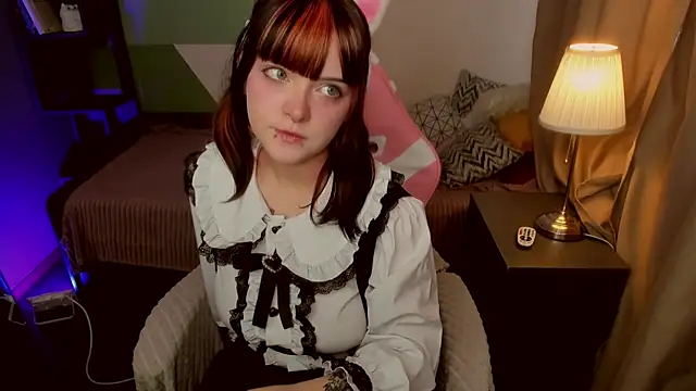 Snapshot of EsterTwilight chatting on May 6, 2026, 4:01 pm EsterTwilight online show from May 6, 2026, 4:01 pm