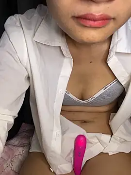 -Lilyn- online show from May 1, 2026, 4:55 pm