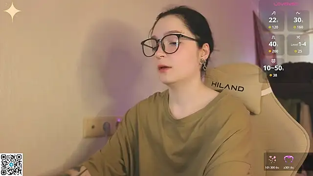 Snapshot of Luna_Moon13 chatting on April 18, 2026, 2:26 am Luna Moon13 online show from April 18, 2026, 2:26 am