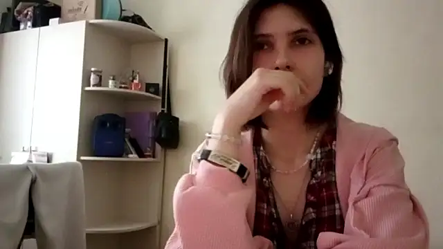 FluffyKisses online show from March 9, 2026, 1:26 pm