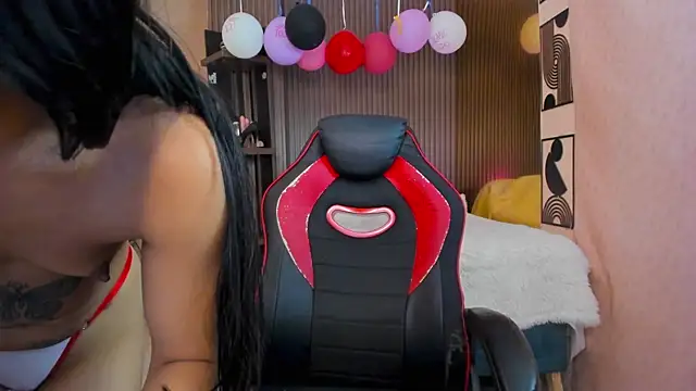 ZaraLuciana online show from April 23, 2026, 12:29 pm