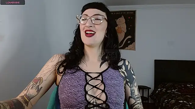 Snapshot of VelvetVal_ chatting on May 4, 2026, 4:36 pm VelvetVal online show from May 4, 2026, 4:36 pm