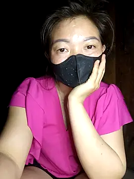 Bling-pusy online show from April 4, 2026, 1:52 pm