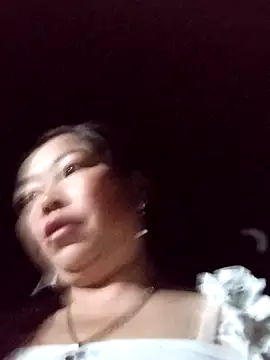 Yellow-pink online show from April 2, 2026, 6:38 pm