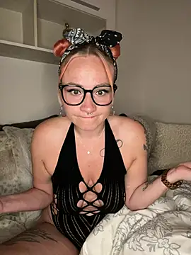 Fiebie licious  online show from July 26, 2026, 1:47 am