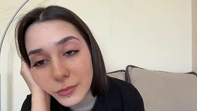 AdeleVelvet online show from April 2, 2026, 11:08 am