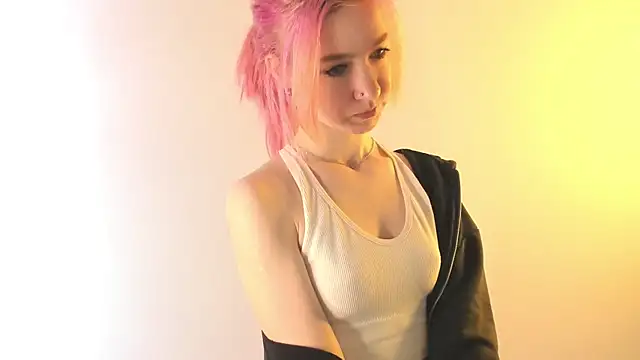 Snapshot of August_female chatting on April 25, 2026, 12:30 pm August female online show from April 25, 2026, 12:30 pm