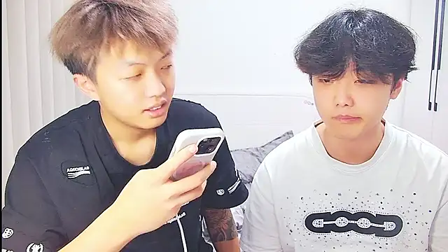 Snapshot of icecream-002 chatting on June 25, 2026, 2:10 pm icecream-002 online show from June 25, 2026, 2:10 pm