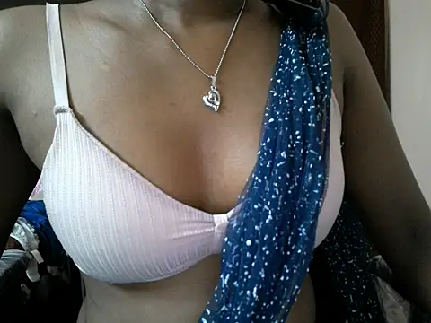 Snapshot of Couplehot00 chatting on April 4, 2026, 7:55 pm Couplehot00 online show from April 4, 2026, 7:55 pm