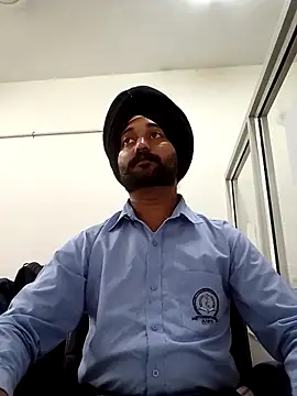Snapshot of Parm_randhawa chatting on April 27, 2026, 9:18 am Parm randhawa online show from April 27, 2026, 9:18 am
