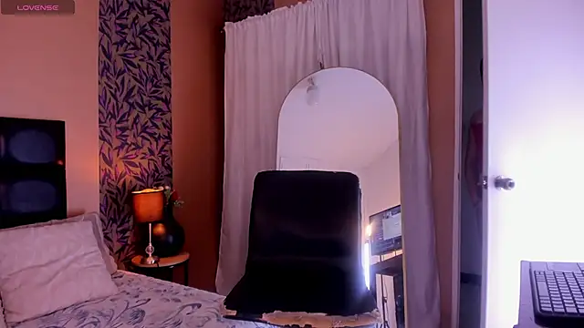 Snapshot of july_quinzel chatting on June 28, 2026, 2:28 am july quinzel online show from June 28, 2026, 2:28 am