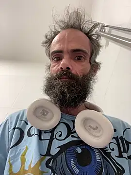 wasntevenme online show from May 6, 2026, 3:46 am
