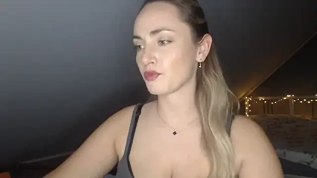 Snapshot of ScarlettSensitive chatting on June 7, 2026, 8:12 pm ScarlettSensitive online show from June 7, 2026, 8:12 pm