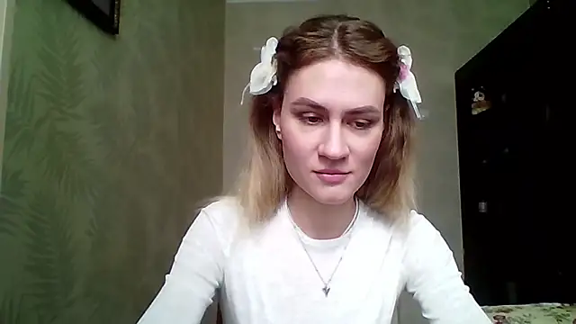 ElenoreHolguin online show from March 11, 2026, 9:04 am