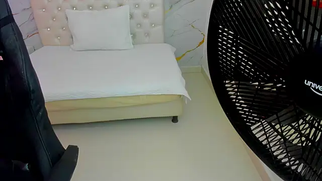 Sofia echeverri online show from April 18, 2026, 12:31 pm