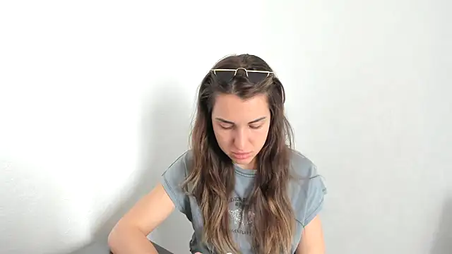 summmmersky1 online show from April 8, 2026, 8:47 am