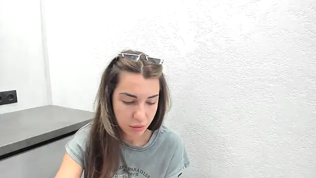 Snapshot of summmmersky1 chatting on May 26, 2026, 7:04 am summmmersky1 online show from May 26, 2026, 7:04 am