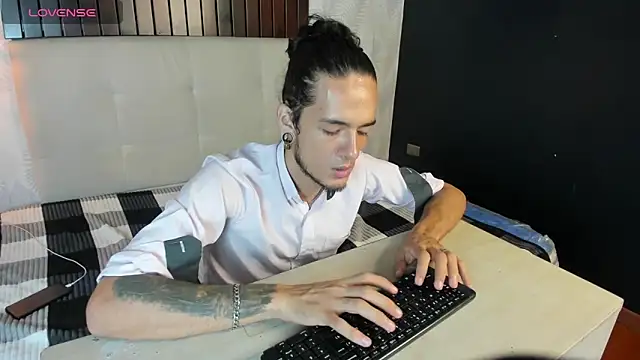 Skinny Mac online show from April 16, 2026, 3:02 pm