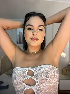 Bella-Ferrer online show from April 18, 2026, 7:07 pm