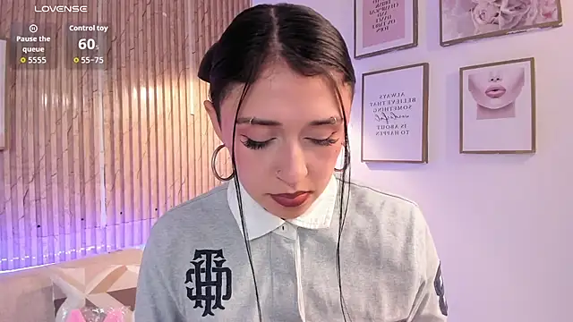 Zoey monroe online show from April 3, 2026, 1:20 pm