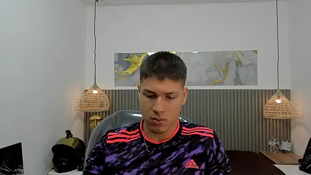 AlessandroFranco online show from April 24, 2026, 1:24 pm
