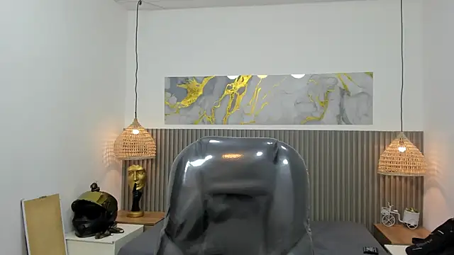 AlessandroFranco online show from April 29, 2026, 1:37 pm