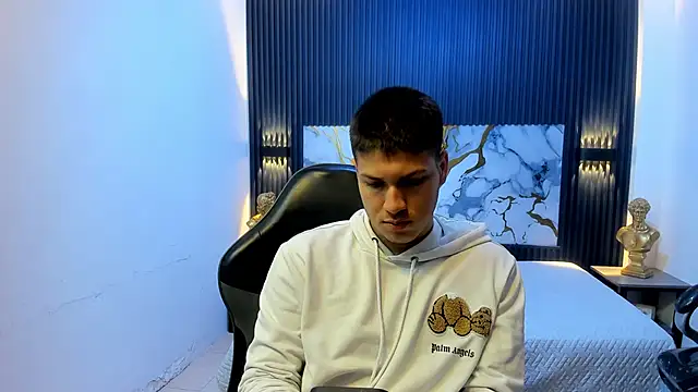 Snapshot of AlessandroFranco chatting on May 28, 2026, 1:19 pm AlessandroFranco online show from May 28, 2026, 1:19 pm