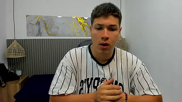 Snapshot of AlessandroFranco chatting on July 21, 2026, 12:29 pm AlessandroFranco online show from July 21, 2026, 12:29 pm