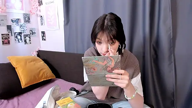 Snapshot of LeannKindla chatting on April 23, 2026, 8:46 am LeannKindla online show from April 23, 2026, 8:46 am