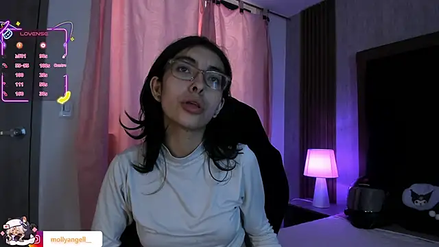 Snapshot of Molly_A chatting on April 22, 2026, 3:02 pm Molly A online show from April 22, 2026, 3:02 pm