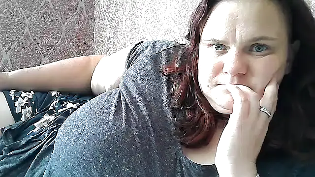 DollyGersonn online show from July 8, 2026, 1:37 pm