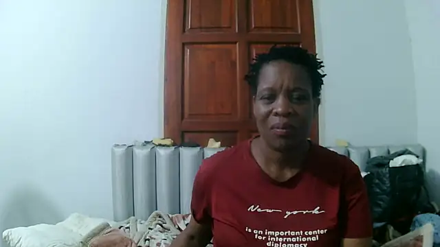 JoycyQueen online show from April 14, 2026, 7:42 pm