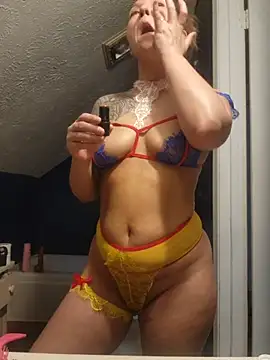 NicolePearl online show from April 15, 2026, 1:45 am