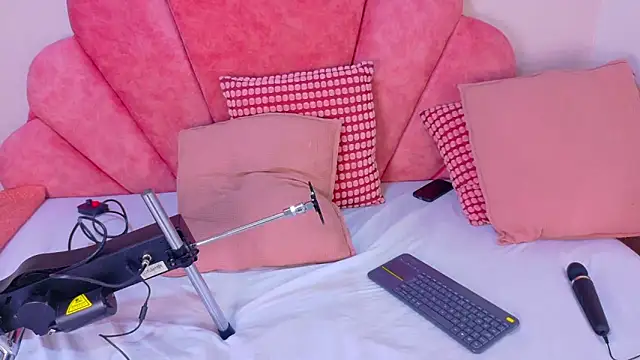 Snapshot of Meganlove__ chatting on May 6, 2026, 3:02 am Meganlove online show from May 6, 2026, 3:02 am