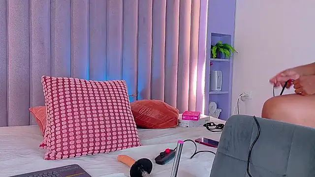 Snapshot of Meganlove__ chatting on July 8, 2026, 2:49 am Meganlove online show from July 8, 2026, 2:49 am