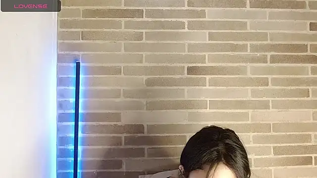 sweet-little online show from May 20, 2026, 12:22 pm